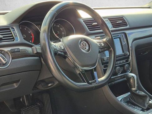 Used 2016 Volkswagen Passat 1.8T SE FWD image 8