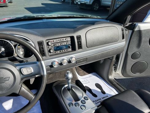 Used 2004 Chevrolet SSR w/ Preferred Equipment Group image 47
