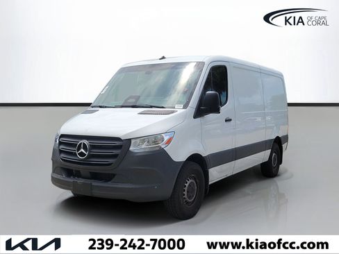 Used 2025 Mercedes-Benz Sprinter 2500 image 2