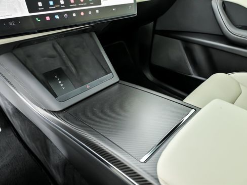 Used 2023 Tesla Model X Plaid image 41