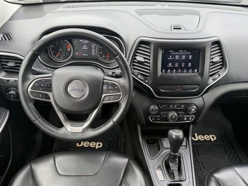 Used 2019 Jeep Cherokee Latitude Plus FWD image 9