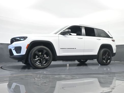 Used 2024 Jeep Grand Cherokee Altitude image 56