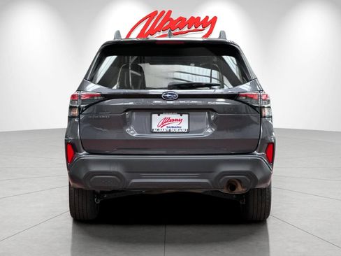 Used 2025 Subaru Forester Premium AWD/4WD image 5