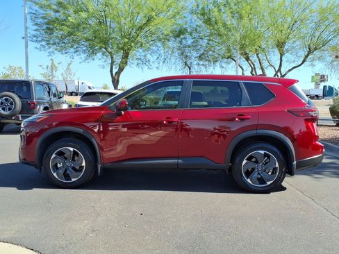 Used 2024 Nissan Rogue SV FWD image 2