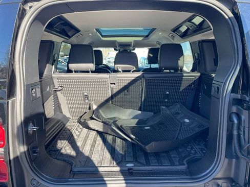 Used 2023 Land Rover Defender 110 S image 10