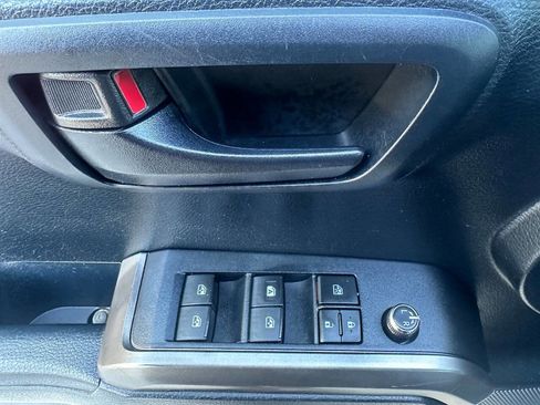 Used 2016 Toyota Tacoma SR5 w/ SR5 Appearance Package (SN) image 21