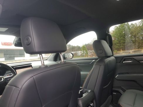 Used 2024 GMC Acadia AT4 image 8