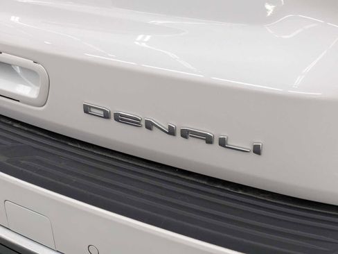 Used 2024 GMC Yukon Denali w/ Denali Reserve Package AWD/4WD image 13