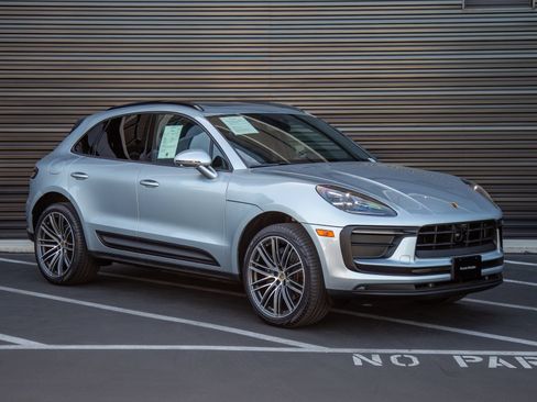 Certified 2026 Porsche Macan AWD/4WD image 9