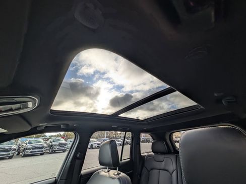 New 2025 Jeep Grand Cherokee Limited image 3