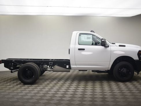 New 2026 RAM 3500 Tradesman AWD/4WD image 6