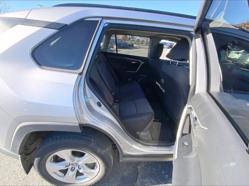 Used 2020 Toyota RAV4 XLE image 19