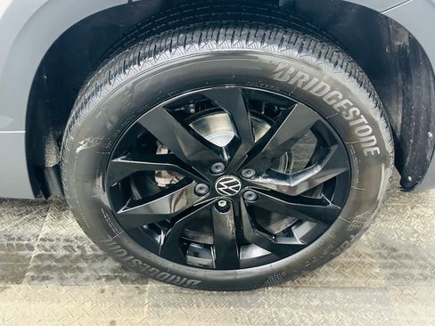 Certified 2023 Volkswagen Taos SE w/ Black Wheel Package AWD/4WD image 30