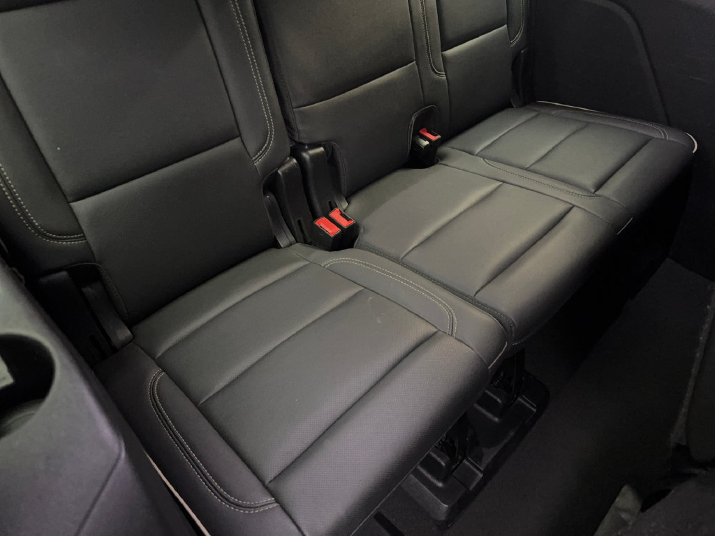 Used 2024 GMC Yukon SLT RWD image 44