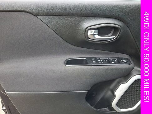 Used 2018 Jeep Renegade Latitude w/ Cold Weather Group AWD/4WD image 12