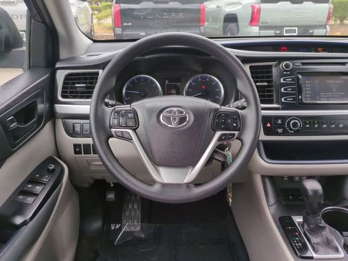 Certified 2019 Toyota Highlander LE FWD image 16