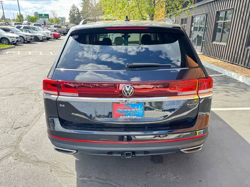 Used 2024 Volkswagen Atlas SE AWD/4WD image 4