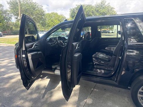 Used 2021 Cadillac Escalade ESV Premium Luxury w/ LPO, Illumination Package AWD/4WD image 11