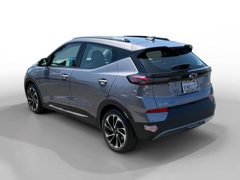 Used 2023 Chevrolet Bolt EUV Premier w/ Sun & Sound Package FWD image 3