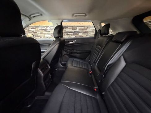 Used 2017 Ford Edge SEL w/ Equipment Group 201A AWD/4WD image 32