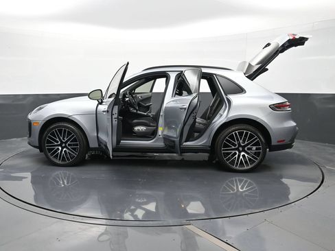 Certified 2025 Porsche Macan Turbo AWD/4WD image 31