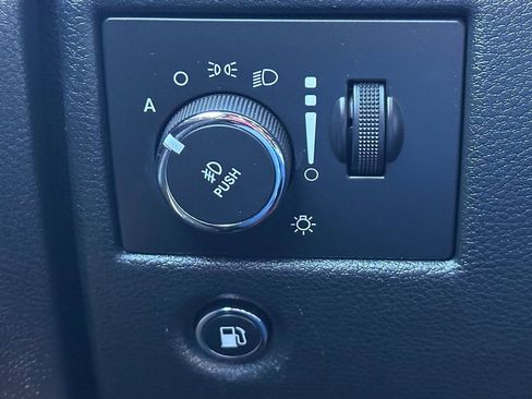 Used 2015 Jeep Grand Cherokee Overland w/ Advanced Technology Group image 31