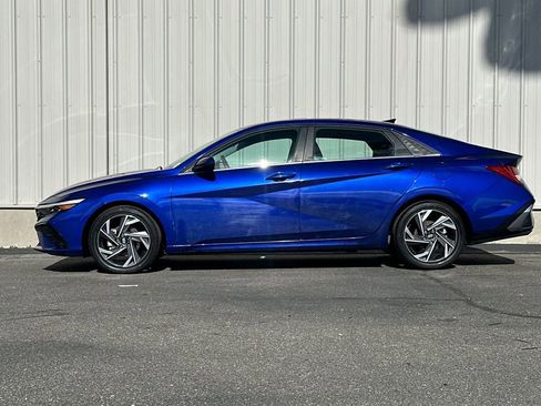 Used 2024 Hyundai Elantra SEL w/ Convenience Package image 7