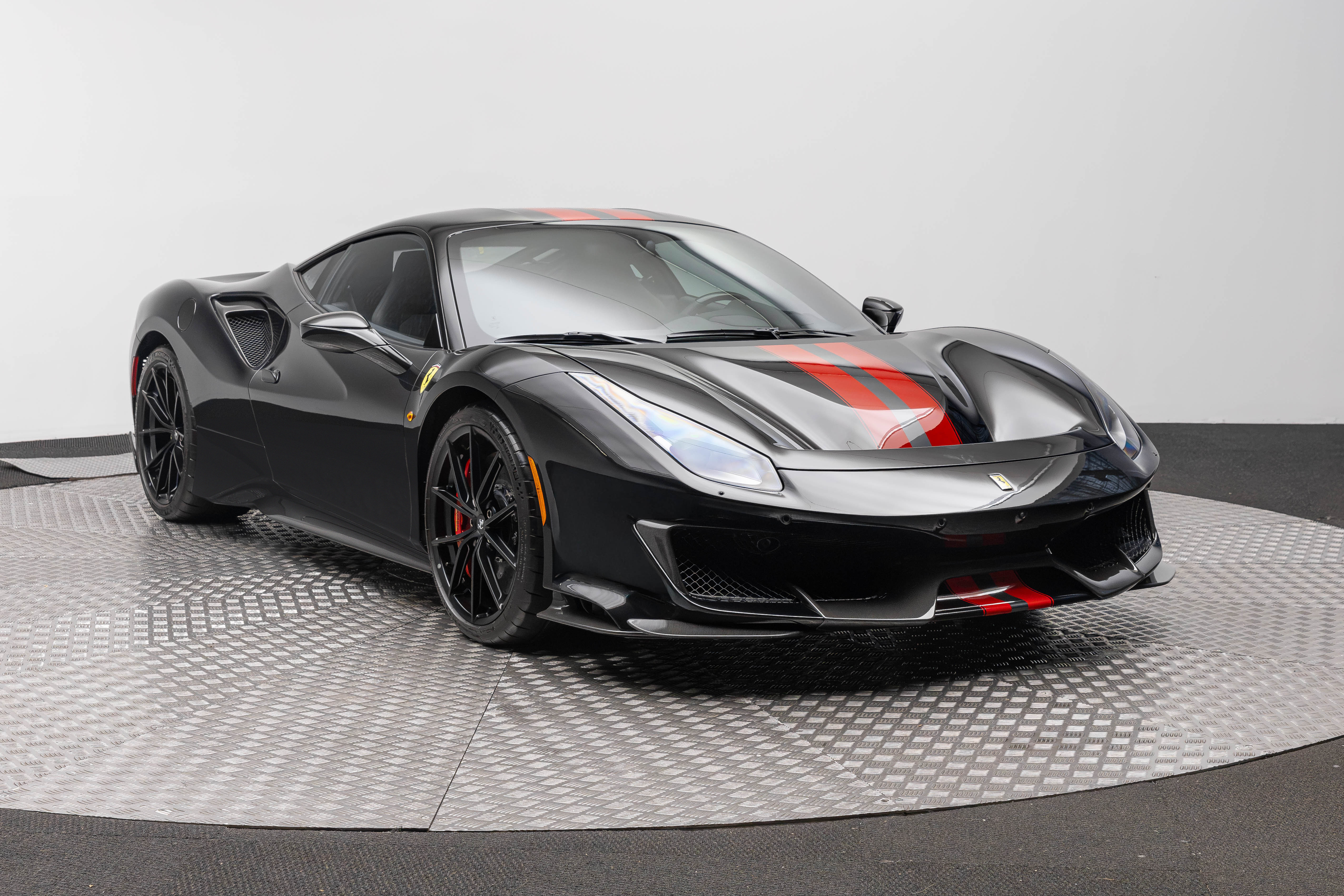 Used 2019 Ferrari 488 Pista Coupe RWD image 11