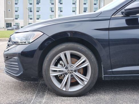 Used 2023 Volkswagen Jetta SE FWD image 4