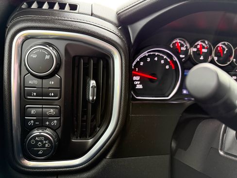 Used 2019 Chevrolet Silverado 1500 LTZ image 28