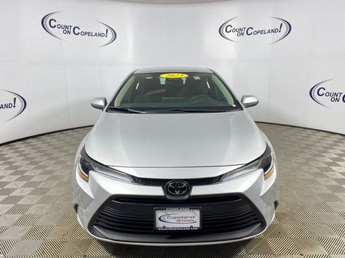 Used 2023 Toyota Corolla LE image 2