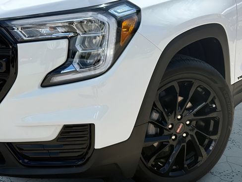 Used 2024 GMC Terrain SLE w/ Elevation Edition FWD image 5