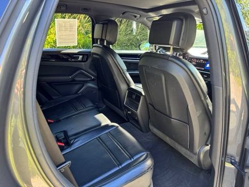 Used 2023 Porsche Cayenne AWD/4WD image 16
