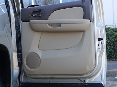 Used 2014 Chevrolet Suburban LTZ image 40