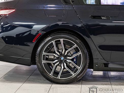 Used 2025 BMW 760i xDrive w/ Executive Package image 10