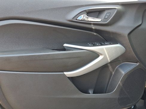 Used 2025 Chevrolet Trax LS image 13