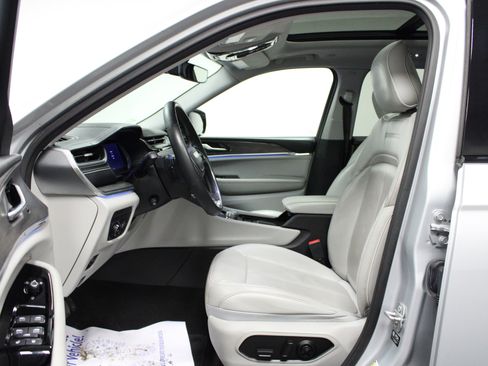 Used 2021 Jeep Grand Cherokee L Overland AWD/4WD image 12