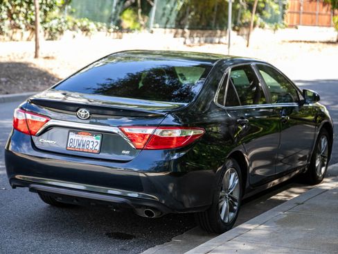 Used 2017 Toyota Camry SE FWD image 4