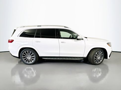 New 2026 Mercedes-Benz GLS 580 4MATIC image 8