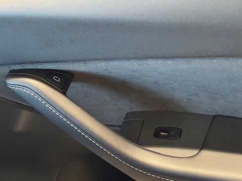 Used 2021 Tesla Model Y Long Range image 12