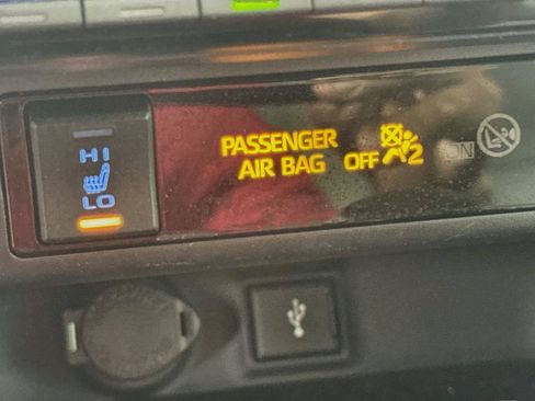 Certified 2021 Toyota RAV4 XLE Premium AWD/4WD image 18