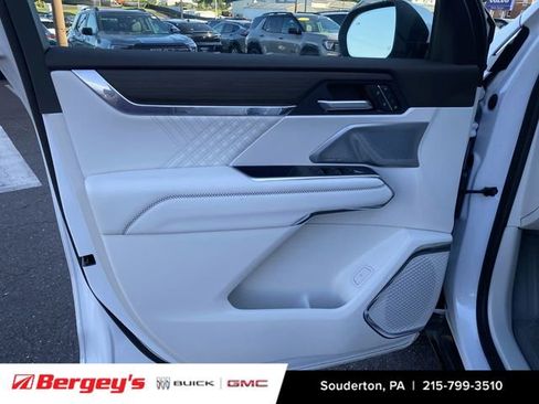 Certified 2025 GMC Acadia Denali w/ Super Cruise Package AWD/4WD image 26