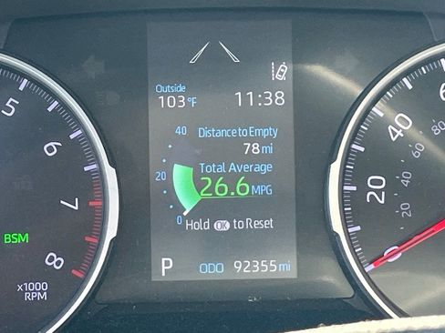 Used 2021 Toyota RAV4 XLE Premium image 10