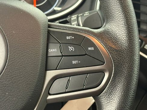 Used 2021 Jeep Cherokee Latitude image 20