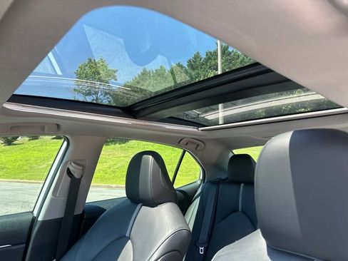 Used 2020 Toyota Camry XSE FWD image 18