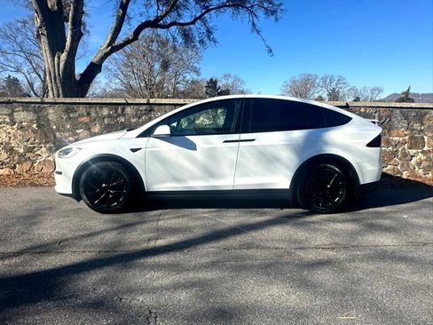 Used 2023 Tesla Model X image 10