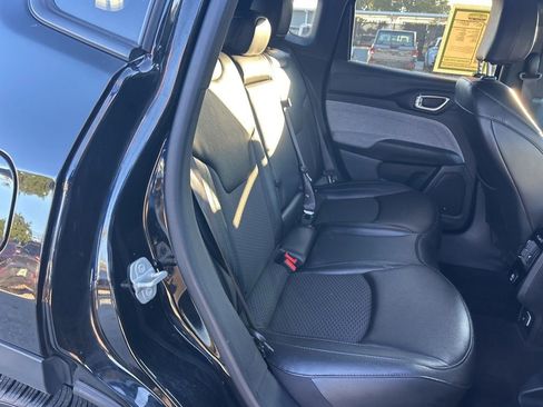 Used 2024 Jeep Compass Latitude image 27