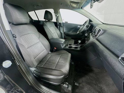 Used 2019 Kia Sportage LX AWD/4WD image 6
