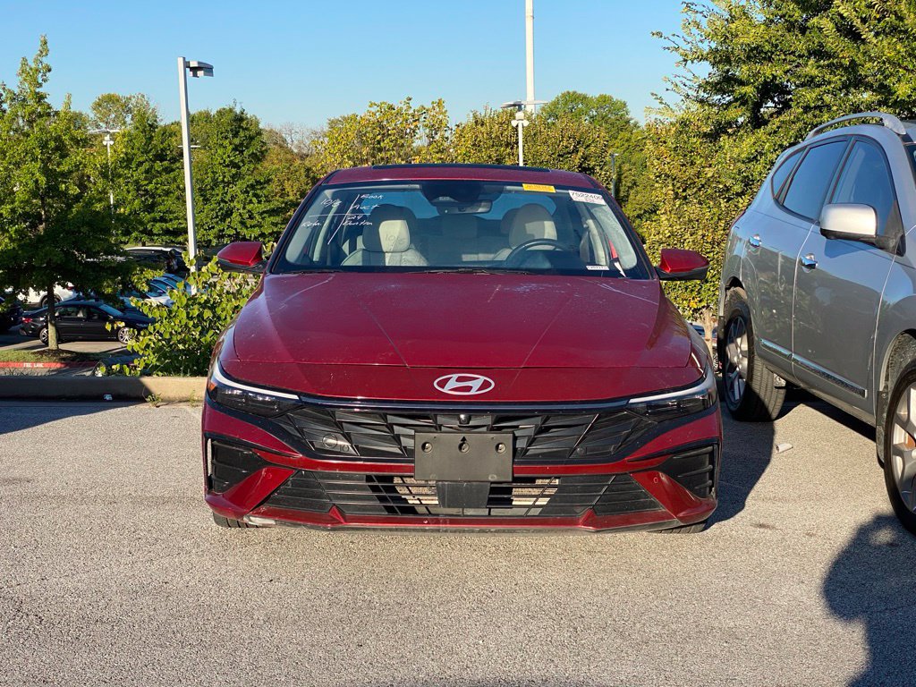Used 2024 Hyundai Elantra Limited FWD image 2