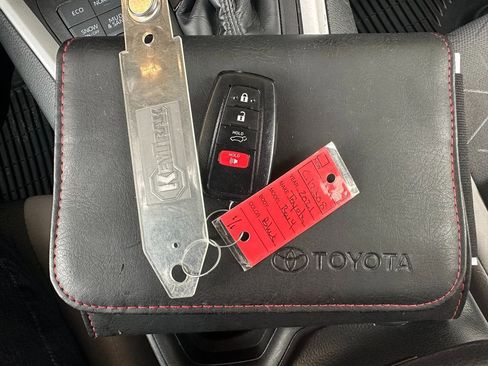 Used 2021 Toyota RAV4 XLE image 8